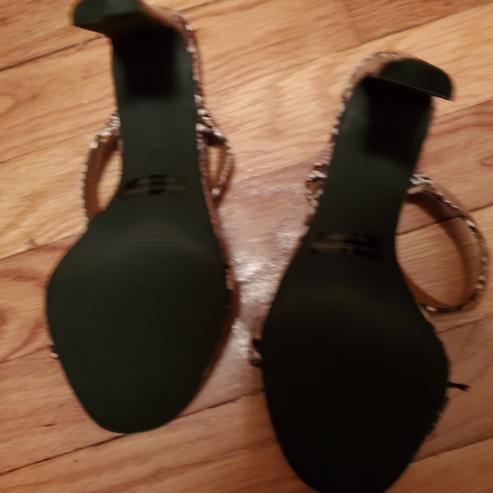 shoes - Picture 3 of 3